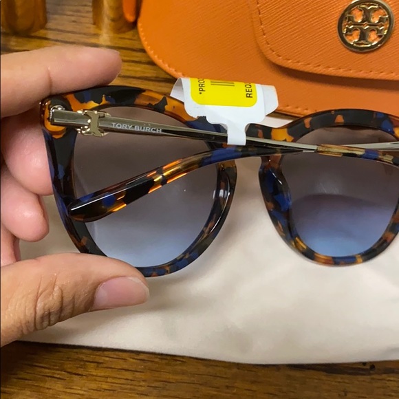 TORY BURCH SUNGLASSES - Picture 6 of 8